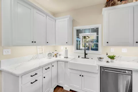 Kitchen - 8897 Central Ave, Orangevale, CA 95662 photo 5 of 9