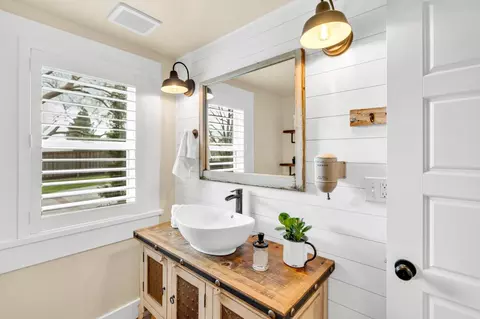 Bath - 8897 Central Ave, Orangevale, CA 95662 photo 1 of 6