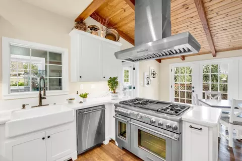 Kitchen - 8897 Central Ave, Orangevale, CA 95662 photo 6 of 9