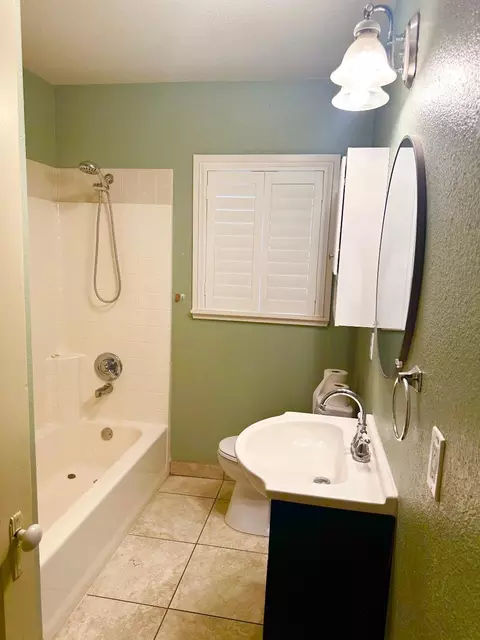Bath - 179 6th St, Gustine, CA 95322 photo 1 of 1