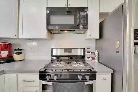 Kitchen - 4343 Martel Dr, Olivehurst, CA 95961 photo 4 of 5