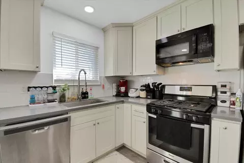 Kitchen - 4343 Martel Dr, Olivehurst, CA 95961 photo 3 of 5