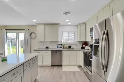 Kitchen - 4343 Martel Dr, Olivehurst, CA 95961 photo 2 of 5