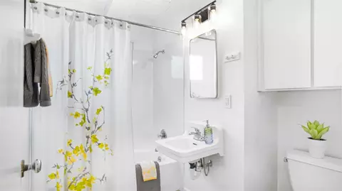 Bath - 629 M, Davis, CA 95616 photo 1 of 2