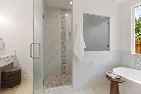 Bath - 5501 Rogers St, Davis, CA 95618 photo 4 of 8