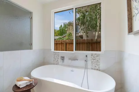 Bath - 5501 Rogers St, Davis, CA 95618 photo 3 of 8