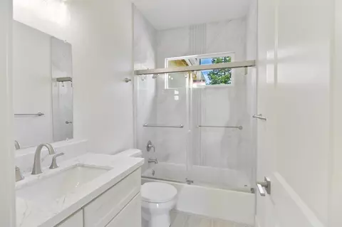 Bath - 5501 Rogers St, Davis, CA 95618 photo 8 of 8
