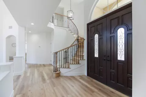 Entry Way - 5501 Rogers St, Davis, CA 95618 photo 4 of 11