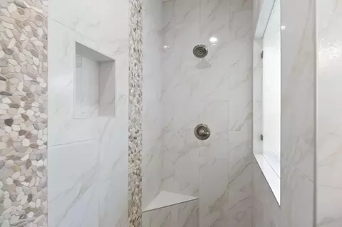 Bath - 5501 Rogers St, Davis, CA 95618 photo 5 of 8