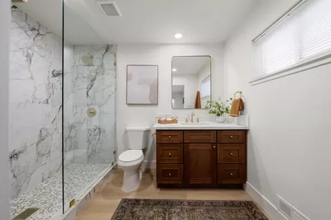 Bath - 1161 Jacob Ln, Carmichael, CA 95608 photo 4 of 6