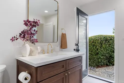 Bath - 1161 Jacob Ln, Carmichael, CA 95608 photo 2 of 6