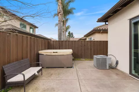 Exterior - 1432 Springhaven Way, Lodi, CA 95242 photo 5 of 6