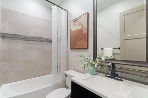Bath - 1432 Springhaven Way, Lodi, CA 95242 photo 2 of 3