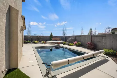 Exterior - 2414 Galloping Trail Ct, Rocklin, CA 95765 photo 8 of 12