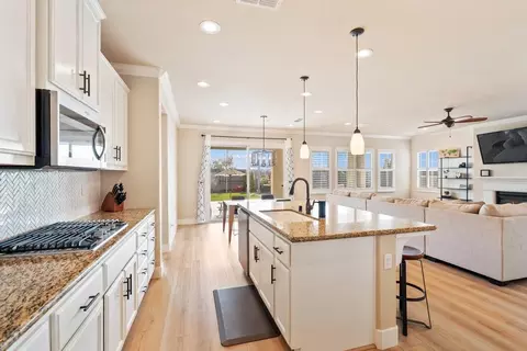 Kitchen - 2414 Galloping Trail Ct, Rocklin, CA 95765 photo 5 of 7