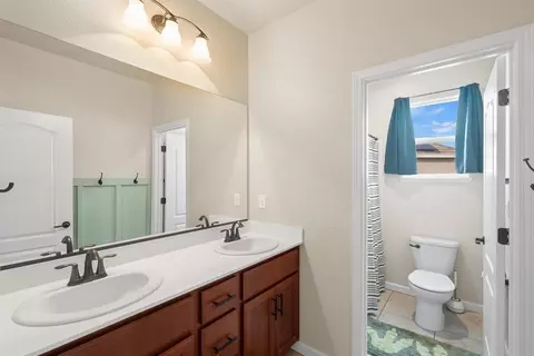 Bath - 2414 Galloping Trail Ct, Rocklin, CA 95765 photo 1 of 5