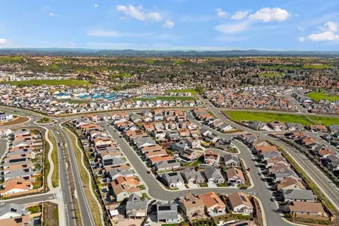 View/Area - 2414 Galloping Trail Ct, Rocklin, CA 95765 photo 7 of 11