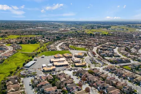 View/Area - 2414 Galloping Trail Ct, Rocklin, CA 95765 photo 8 of 11