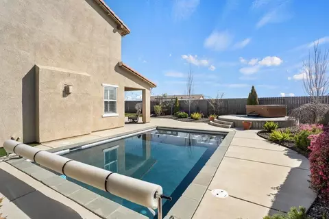 Exterior - 2414 Galloping Trail Ct, Rocklin, CA 95765 photo 7 of 12