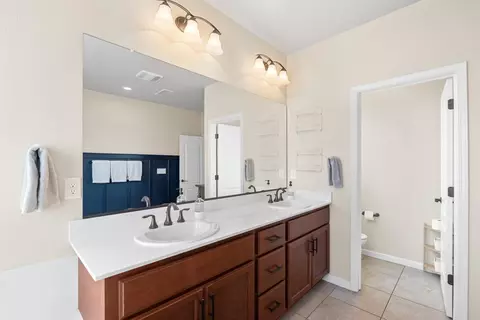 Bath - 2414 Galloping Trail Ct, Rocklin, CA 95765 photo 4 of 5