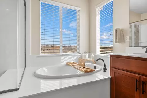 Bath - 2414 Galloping Trail Ct, Rocklin, CA 95765 photo 5 of 5