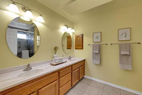 Bath - 3921 Windrose Pl, Antelope, CA 95843 photo 2 of 6