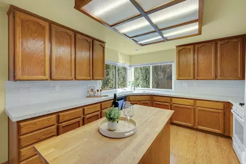 Kitchen - 3921 Windrose Pl, Antelope, CA 95843 photo 3 of 4