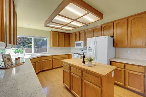 Kitchen - 3921 Windrose Pl, Antelope, CA 95843 photo 4 of 4