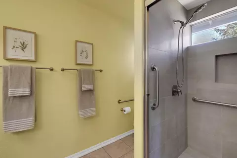 Bath - 3921 Windrose Pl, Antelope, CA 95843 photo 3 of 6