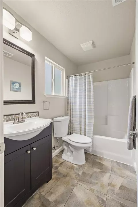 Bath - 2333 Davis Ct, Placerville, CA 95667 photo 2 of 2