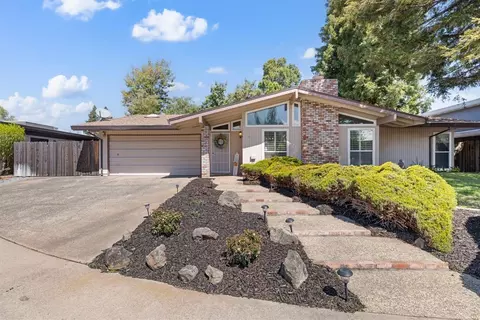 8709 Lorna Ct, Elk Grove, CA 95624