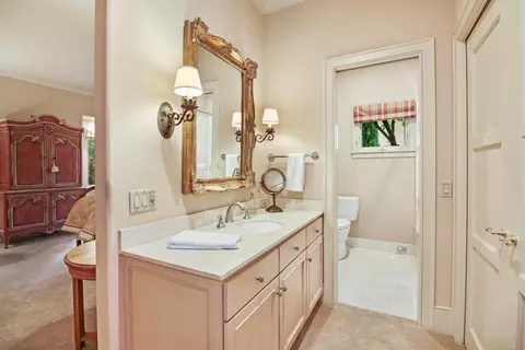 Bath - 1918 Cenacle Ln, Carmichael, CA 95608 photo 8 of 11