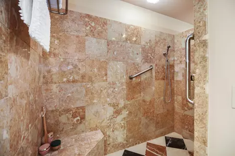 Bath - 1918 Cenacle Ln, Carmichael, CA 95608 photo 5 of 11