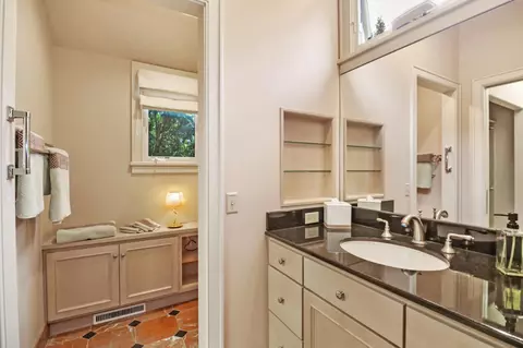 Bath - 1918 Cenacle Ln, Carmichael, CA 95608 photo 6 of 11