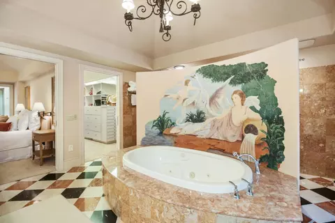 Bath - 1918 Cenacle Ln, Carmichael, CA 95608 photo 4 of 11