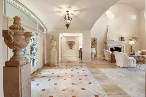 Entry Way - 1918 Cenacle Ln, Carmichael, CA 95608 photo 2 of 2