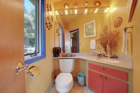 Bath - 19000 Meadowbrook Dr, Pine Grove, CA 95665 photo 1 of 8