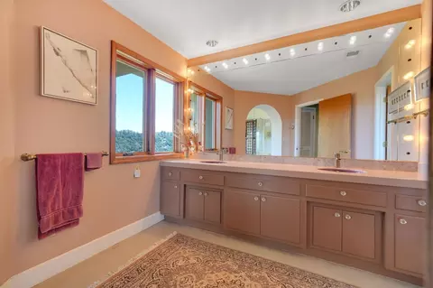 Bath - 19000 Meadowbrook Dr, Pine Grove, CA 95665 photo 2 of 8