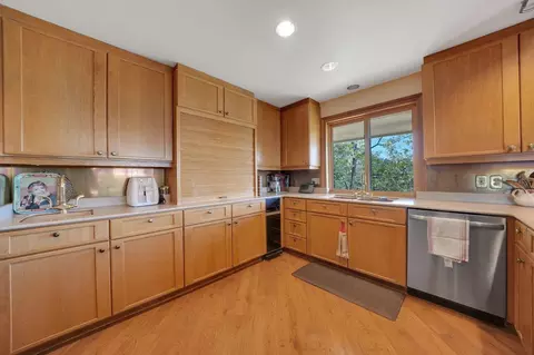 Kitchen - 19000 Meadowbrook Dr, Pine Grove, CA 95665 photo 3 of 7