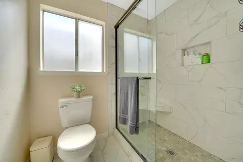 Bath - 19840 Meadowood Dr, Jackson, CA 95642 photo 3 of 5