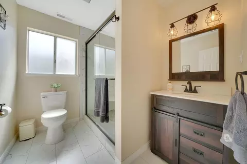 Bath - 19840 Meadowood Dr, Jackson, CA 95642 photo 2 of 5