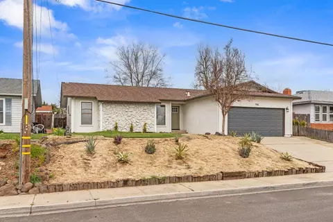 Exterior - 796 E C St, Oakdale, CA 95361 photo 3 of 7