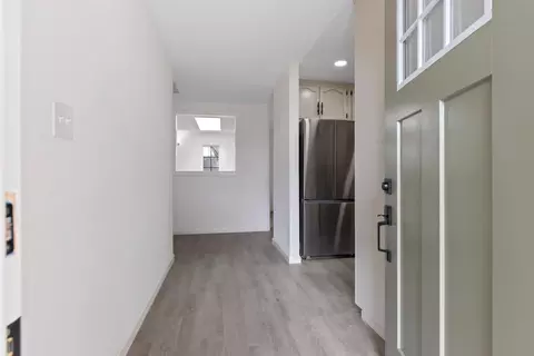 Entry Way - 796 E C St, Oakdale, CA 95361 photo 1 of 2