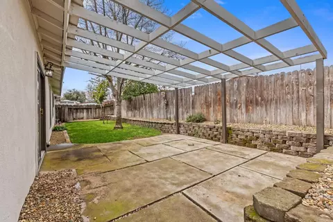 Exterior - 796 E C St, Oakdale, CA 95361 photo 6 of 7