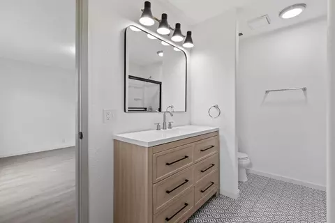 Bath - 796 E C St, Oakdale, CA 95361 photo 3 of 4