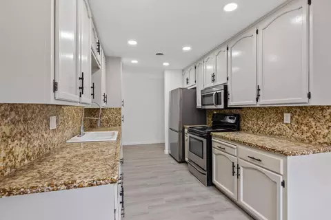 Kitchen - 796 E C St, Oakdale, CA 95361 photo 3 of 5
