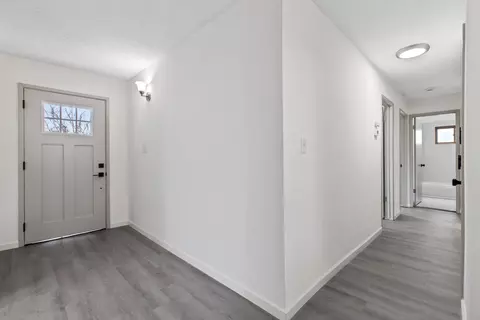 Entry Way - 796 E C St, Oakdale, CA 95361 photo 2 of 2