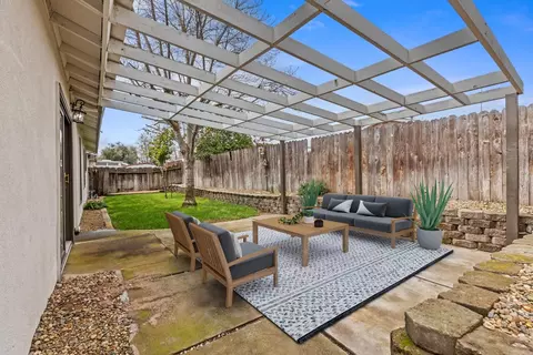 Exterior - 796 E C St, Oakdale, CA 95361 photo 5 of 7
