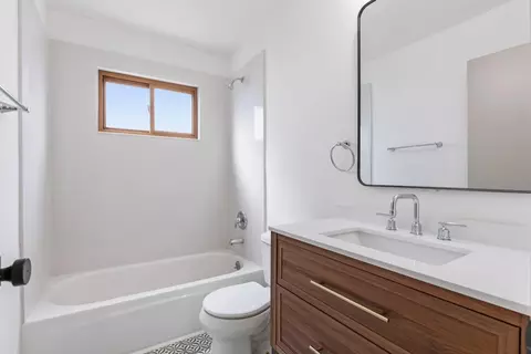 Bath - 796 E C St, Oakdale, CA 95361 photo 2 of 4