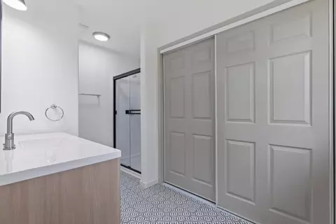 Bath - 796 E C St, Oakdale, CA 95361 photo 4 of 4